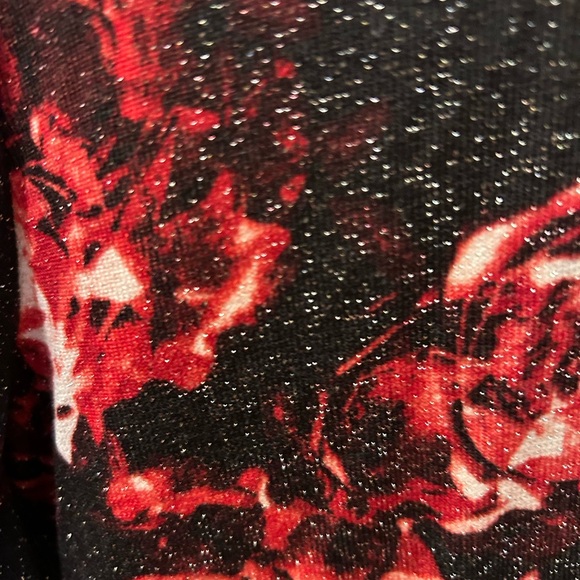 NY Collection Woman 2X Black and Red Floral Blouse w/Silver Sparkles Knot NWT - Picture 5 of 6